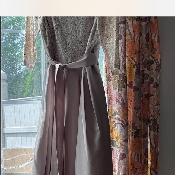 Elegant Champagne Lace and Shantung Evening Gown - Picture 4 of 8